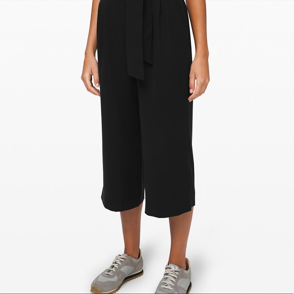 Lululemon Noir Crop Size 4